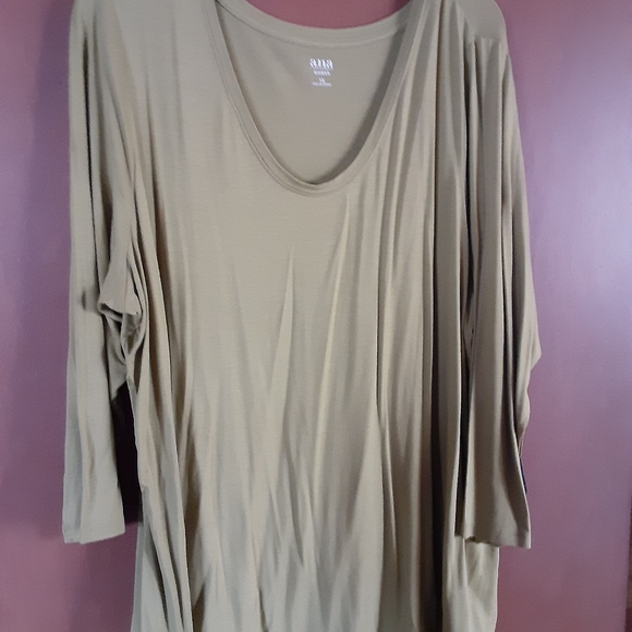a.n.a Tops - 3/4 sleeve,  short comfy shirt